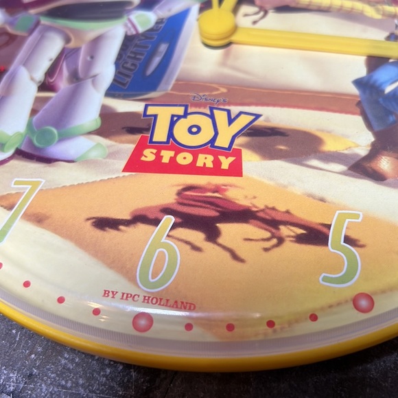 8" Round Toy Story Movie, Battery operated Kids Disney Pixar Wall Clock Plastic - Picture 4 of 5